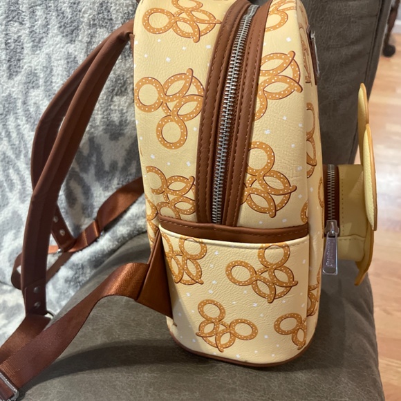 Lounge, fly, pretzel backpack